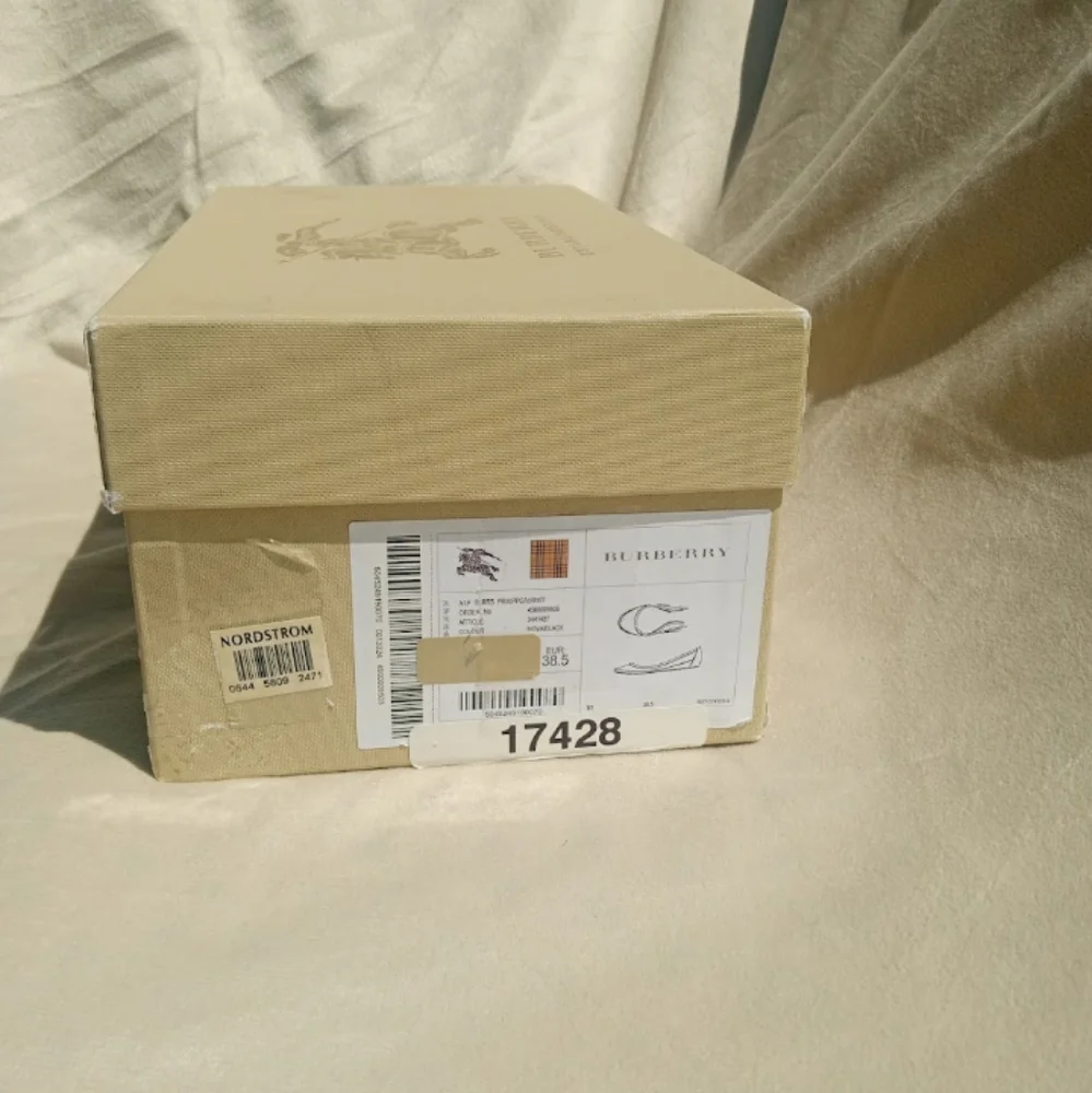 Burberry - Picture 10 of 11